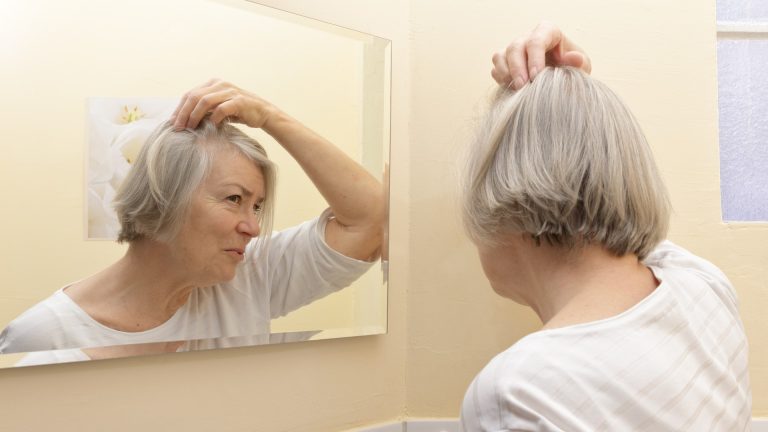 How Do You Check Your Own Scalp for Lice Without a Comb?